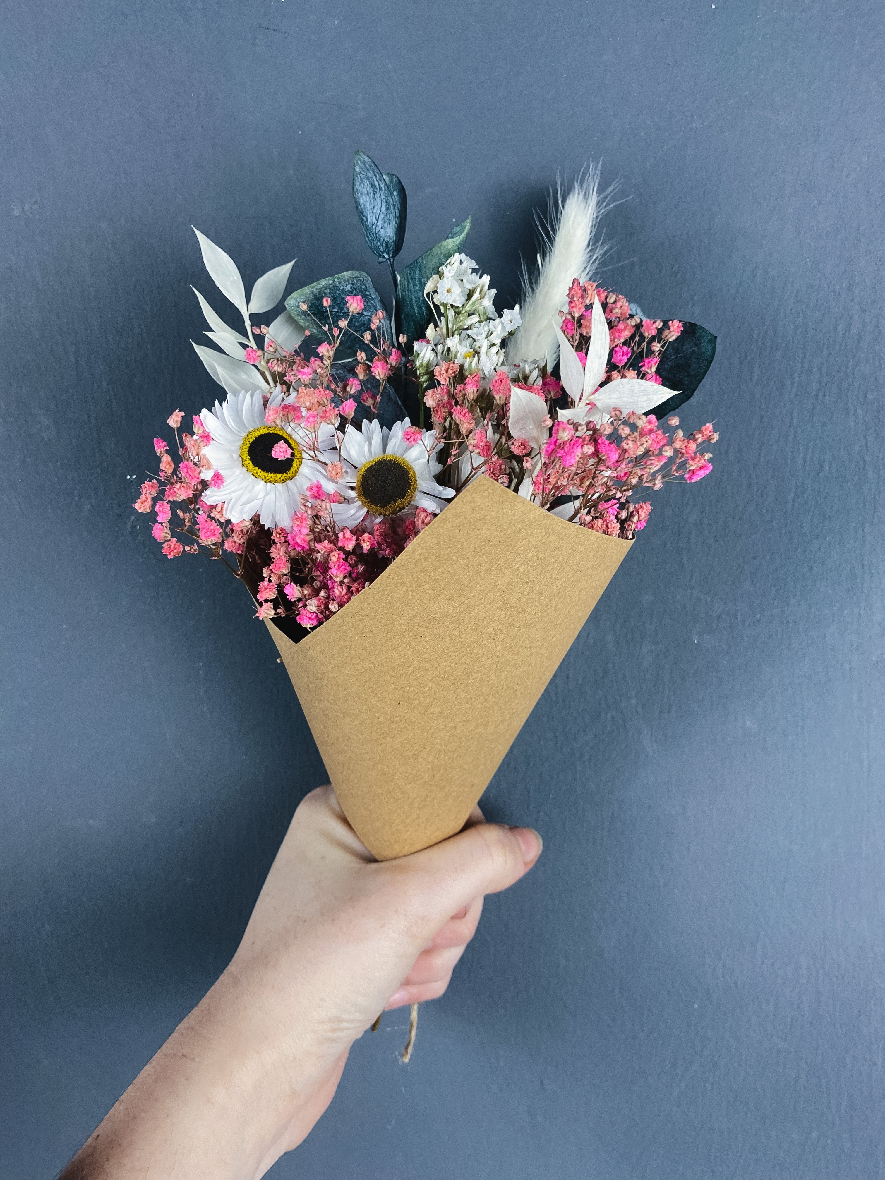 Pink Daisy Dried Flower Posy / DRIED Flowers UK – DRIED Limited